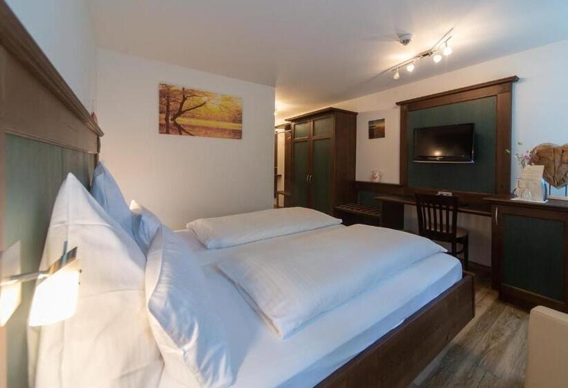 호텔 Restaurant Auerhahn