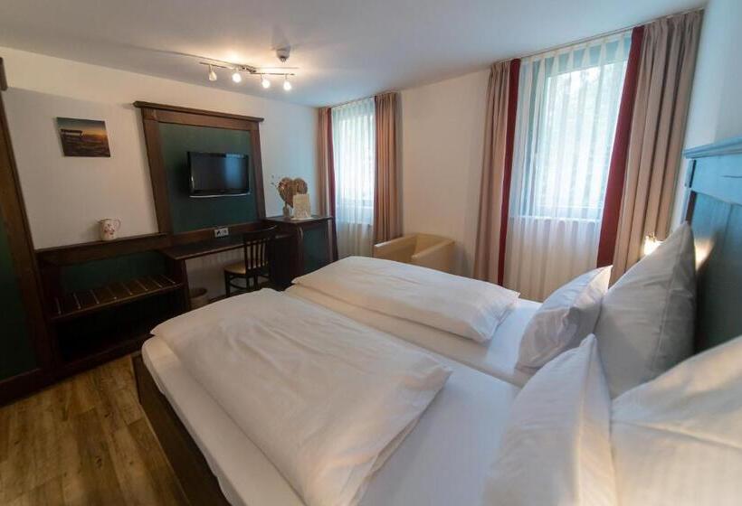 호텔 Restaurant Auerhahn