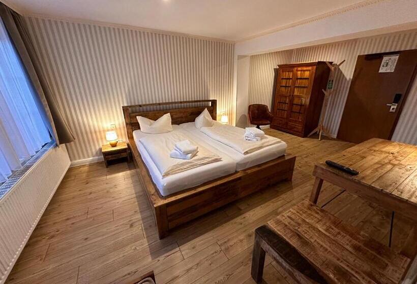 호텔 Zur Goldenen Sonne