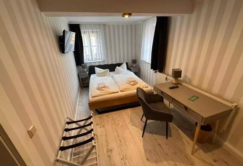 هتل Zur Goldenen Sonne