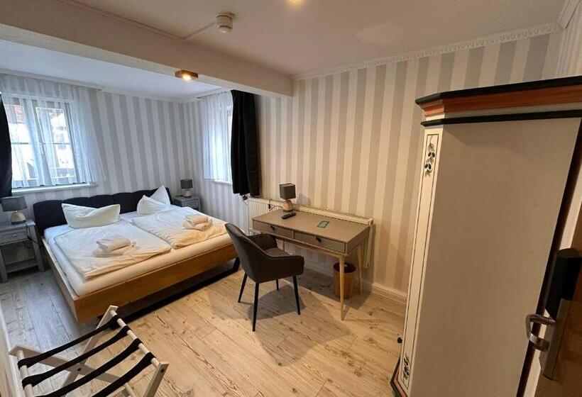 호텔 Zur Goldenen Sonne