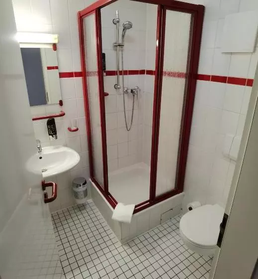 هتل Zur Goldenen Sonne