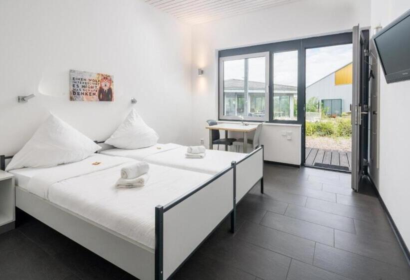 فندق على الطريق Sport Arena