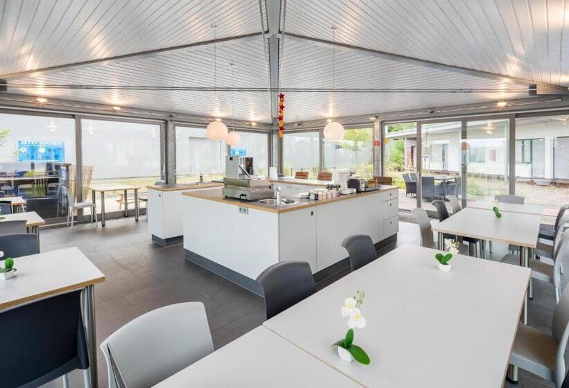 فندق على الطريق Sport Arena