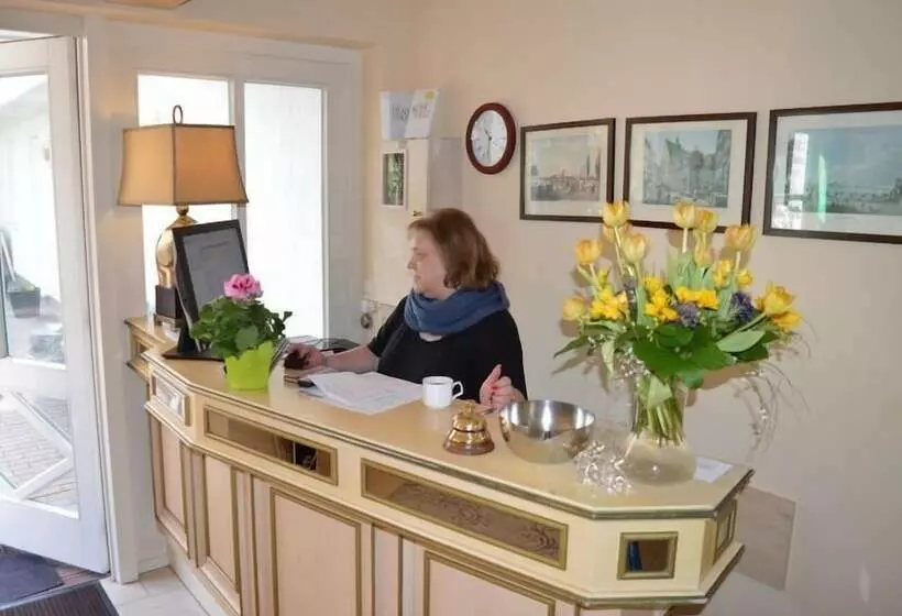 住所  As Hotel Vital