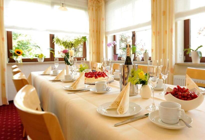 هتل & Ferienappartements Edelweiss