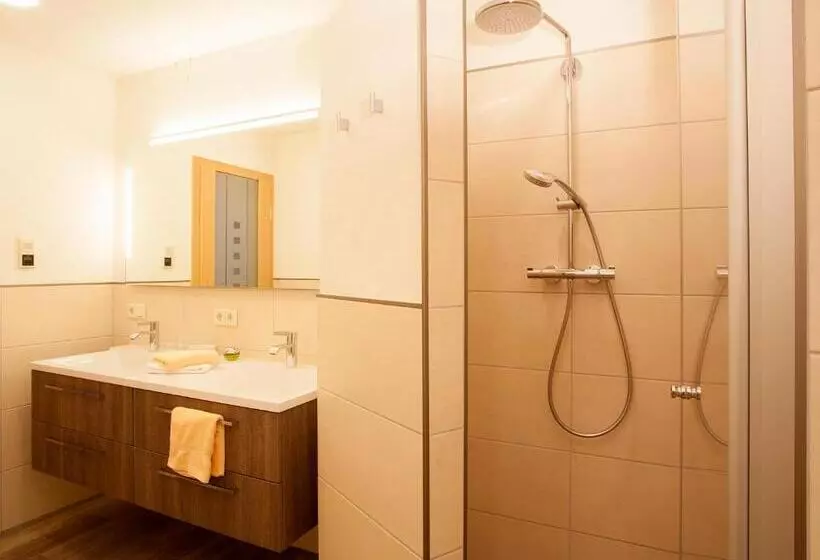 ホテル & Ferienappartements Edelweiss