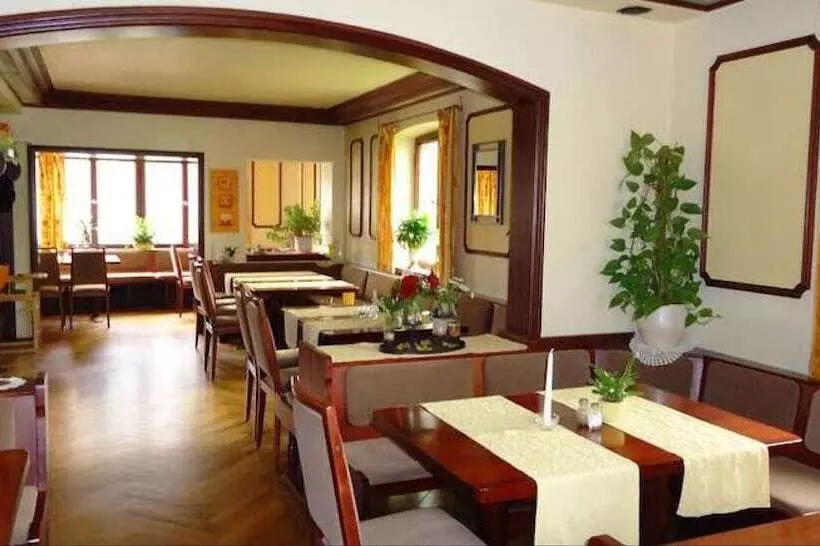 هتل Koenigsaecker