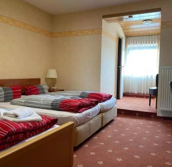 Отель Restaurant Lenhsen