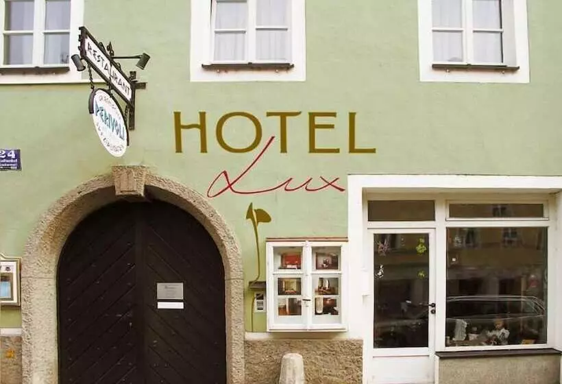 ホテル Lux