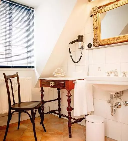 پانسیون Restaurant Dicker Mann Hotel Zum Blauen Krebs