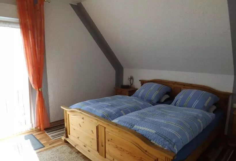 ベッドアンドブレックファースト Pension Winzerhaus Haas Lenz Zell Mosel