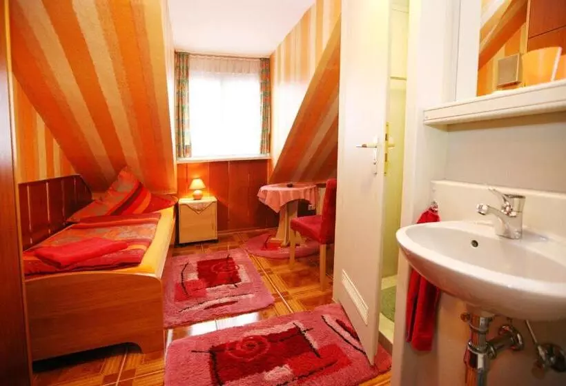 ホテル Pension Klaer