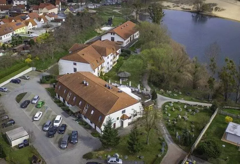 Отель Robinienhof