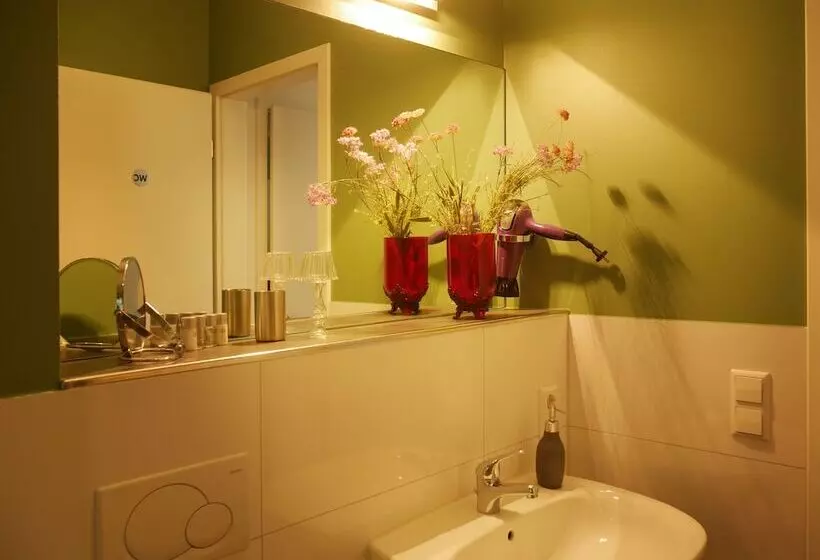 هتل Trafohaus Am Kaiserbahnhof