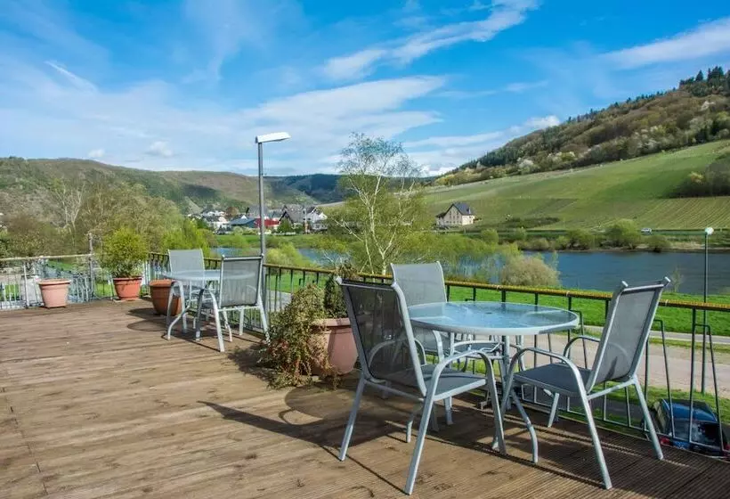 בית מלון כפרי Zum Valwiger Herrenberg