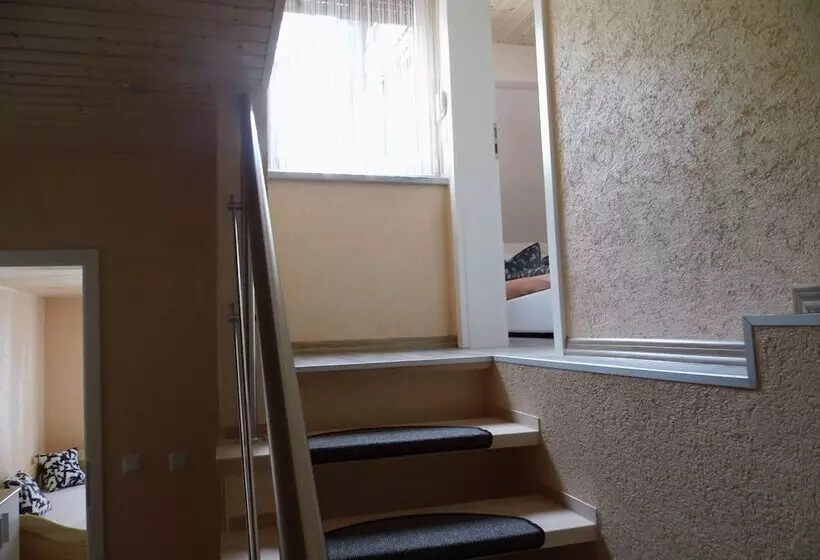 בית מלון כפרי Zum Valwiger Herrenberg