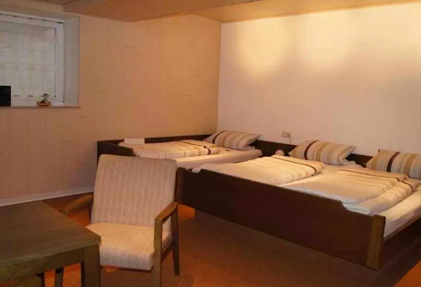 Villa Bruderfels, Garni