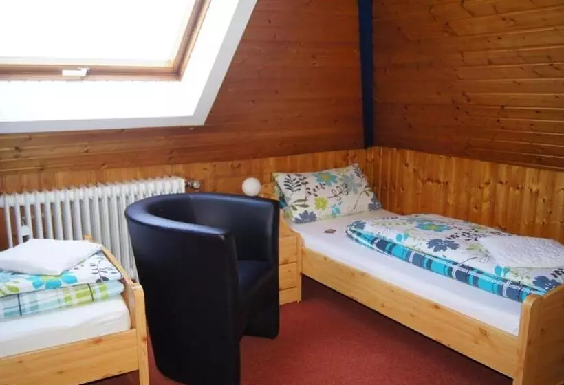 Villa Bruderfels, Garni