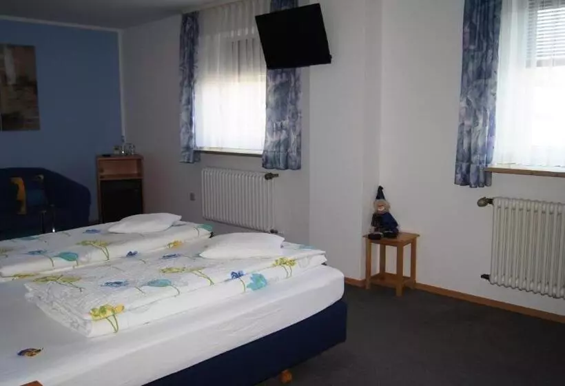 Villa Bruderfels, Garni