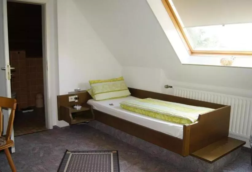 Villa Bruderfels, Garni