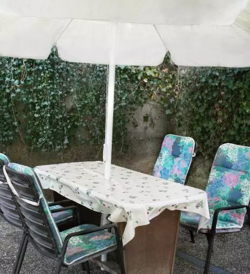 Villa Bruderfels, Garni