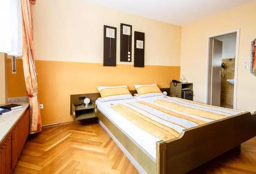 Villa Bruderfels, Garni