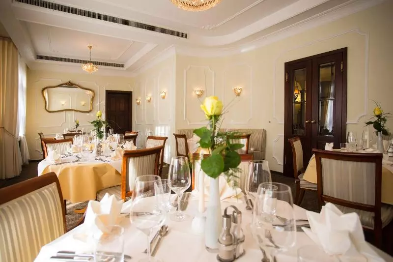 호텔 & Restaurant Goldener Pflug