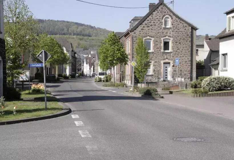 בית מלון כפרי Burgklause