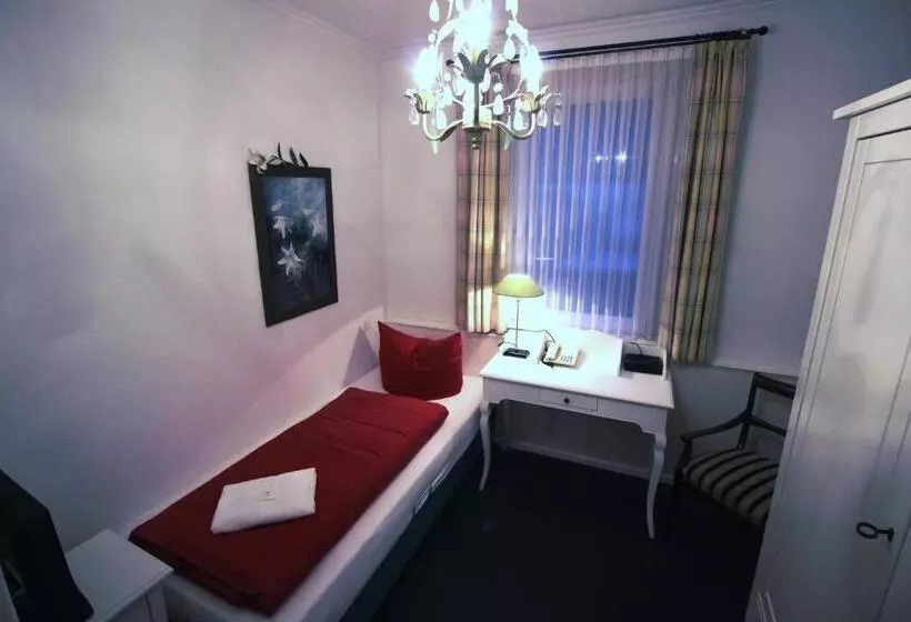 فندق Garni Zur Linde