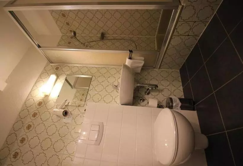 فندق Garni Zur Linde