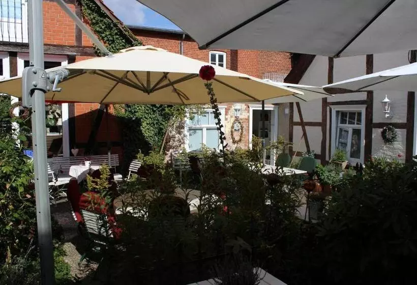 فندق Garni Zur Linde