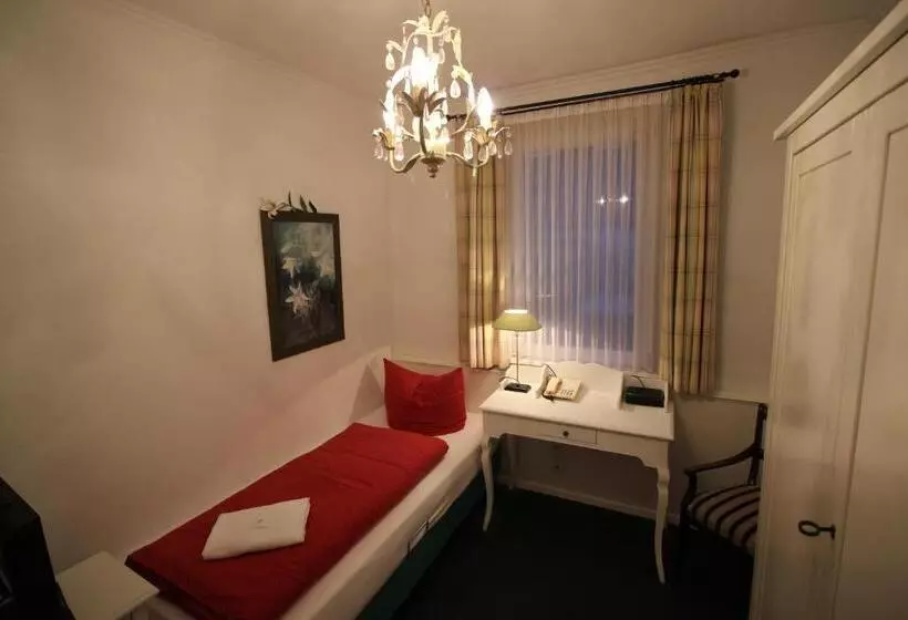 فندق Garni Zur Linde