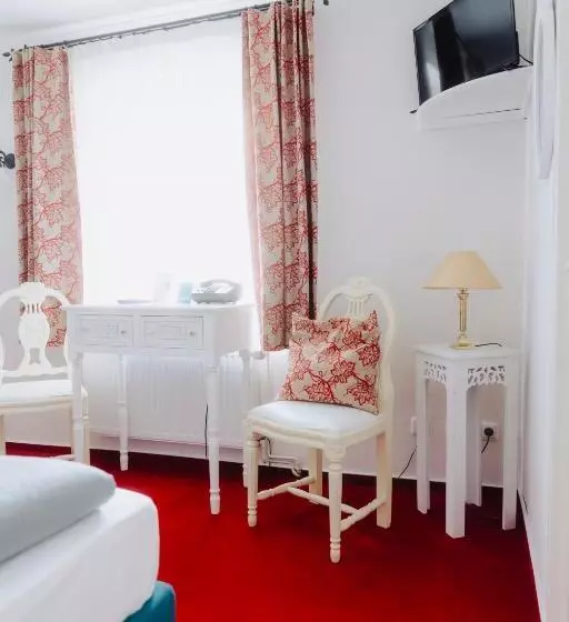 فندق Garni Zur Linde