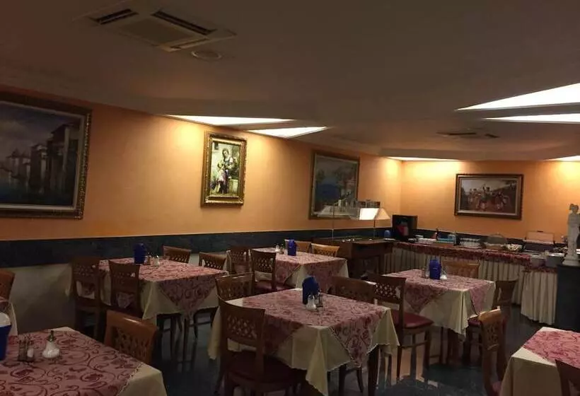 فندق & Restaurant Garda