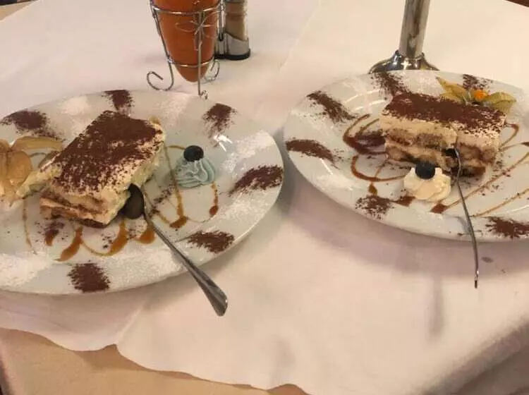 فندق & Restaurant Garda