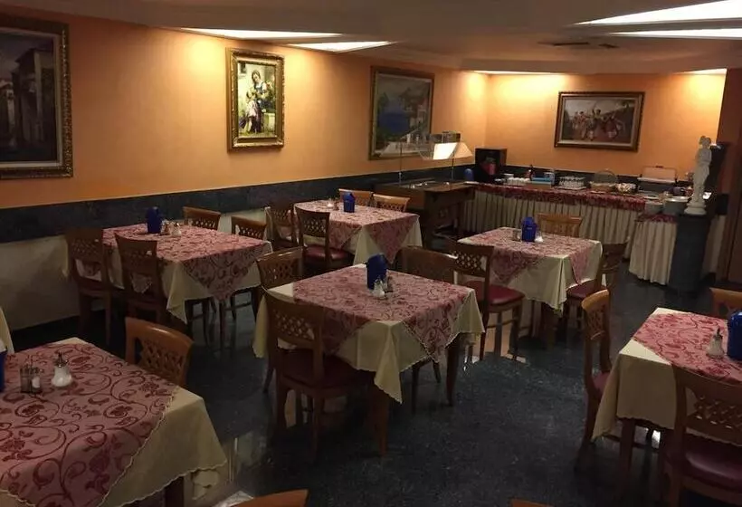 فندق & Restaurant Garda