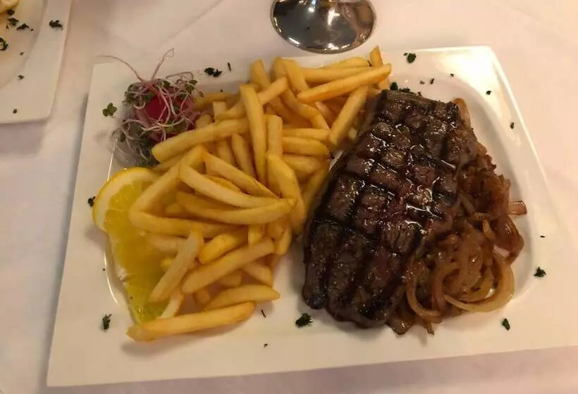 فندق & Restaurant Garda