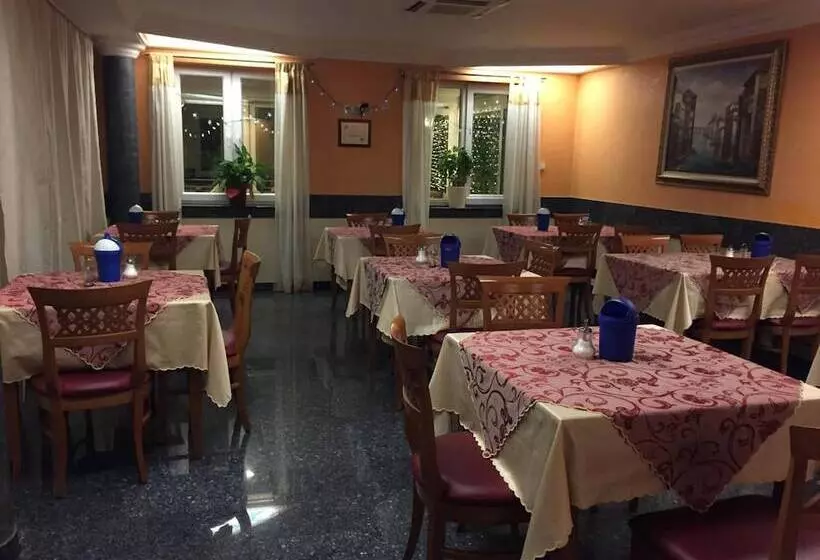 فندق & Restaurant Garda