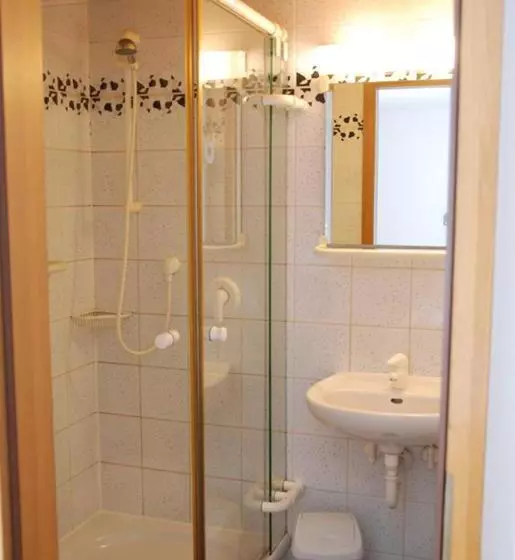 호텔 Restaurant Zum Goldenen Hahnen