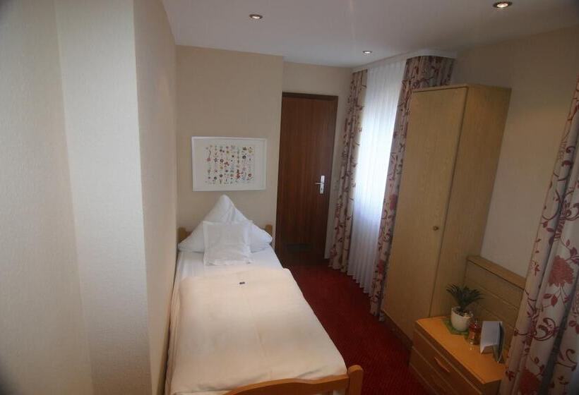 Hotelli Zur Alten Brücke