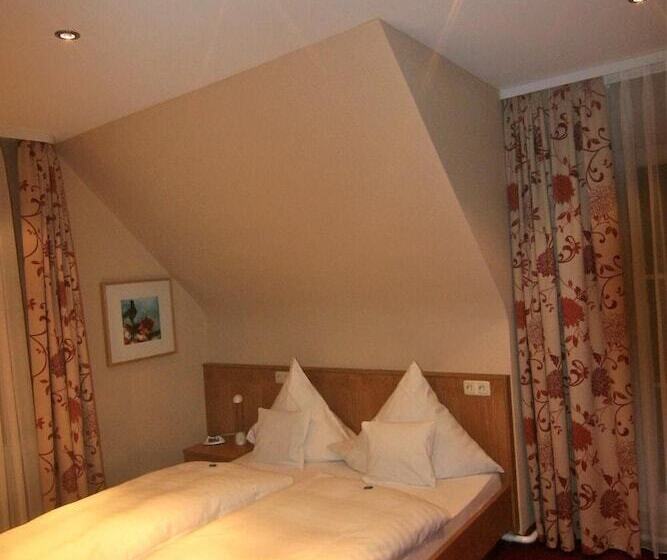 Hotelli Zur Alten Brücke