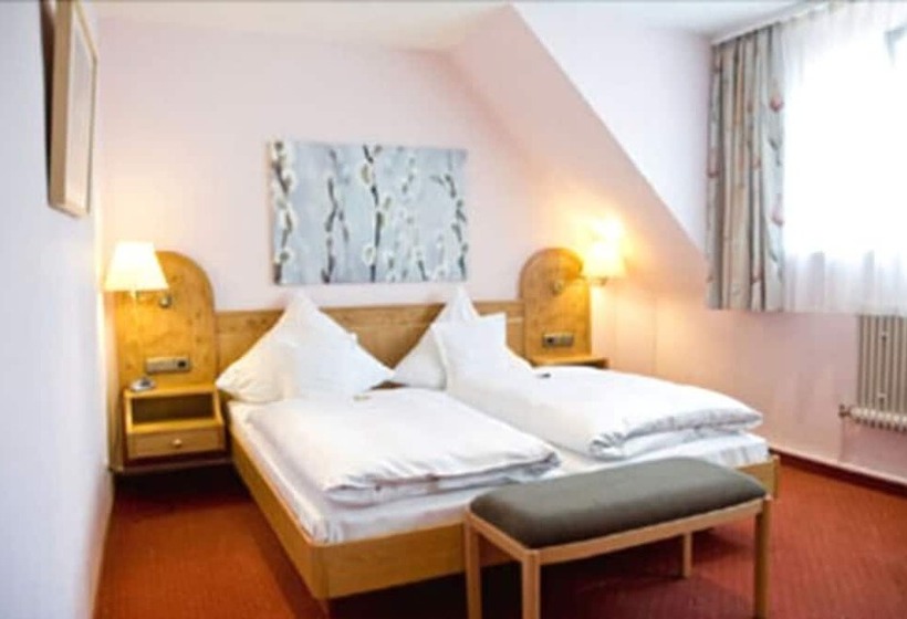 Hotelli Zur Alten Brücke