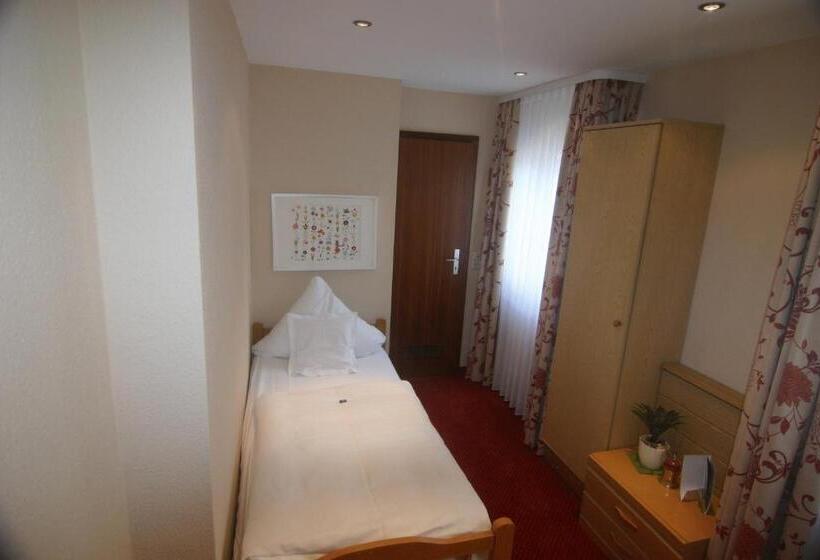 Hotelli Zur Alten Brücke