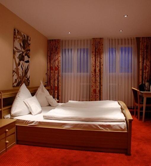 Hotelli Zur Alten Brücke