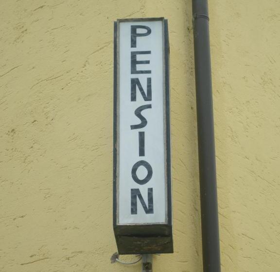 مبيت وإفطار Achtzimmer