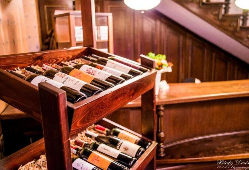 酒店 Biały Dwór