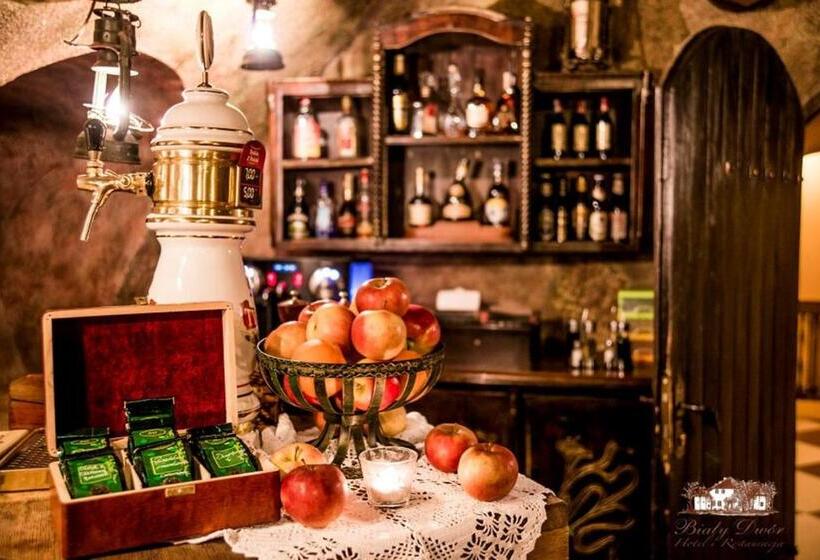 酒店 Biały Dwór