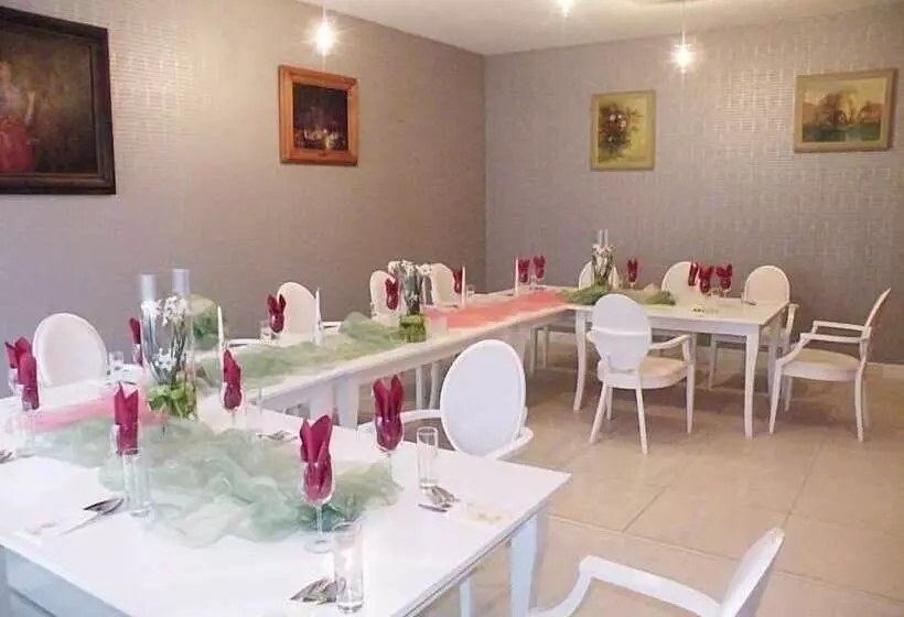 فندق Black & White