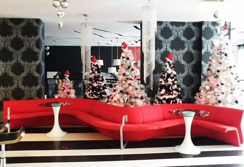 فندق Black & White